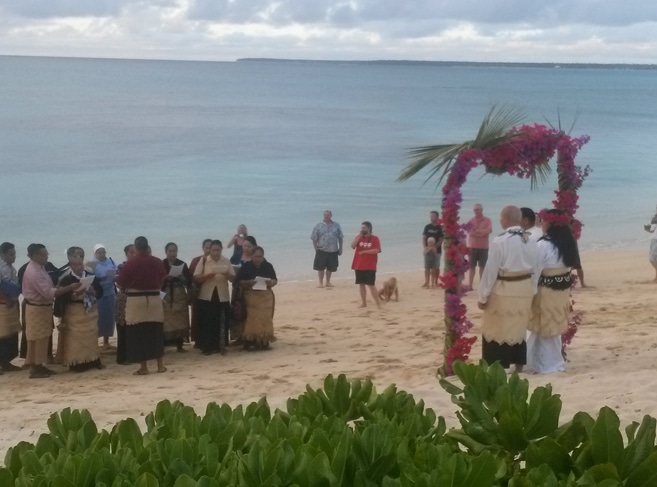 Fest auf tonganische Art am Beach vor dem Haupthaus des Sandy Beach Resort